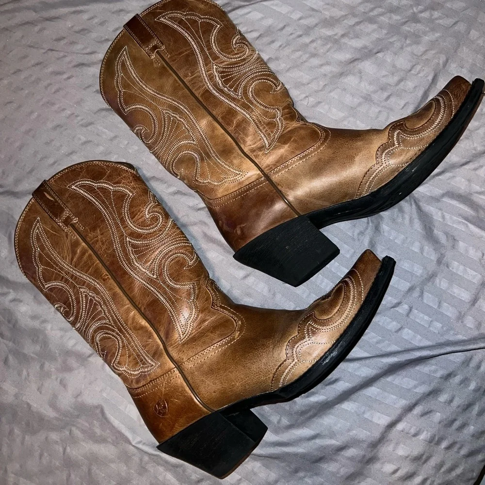 Women’s Ariat Boots - Picture 1 of 5